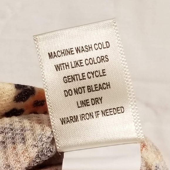 2/$10 Cute, Summer Shirt! Cool and flowy! - Picture 5 of 8